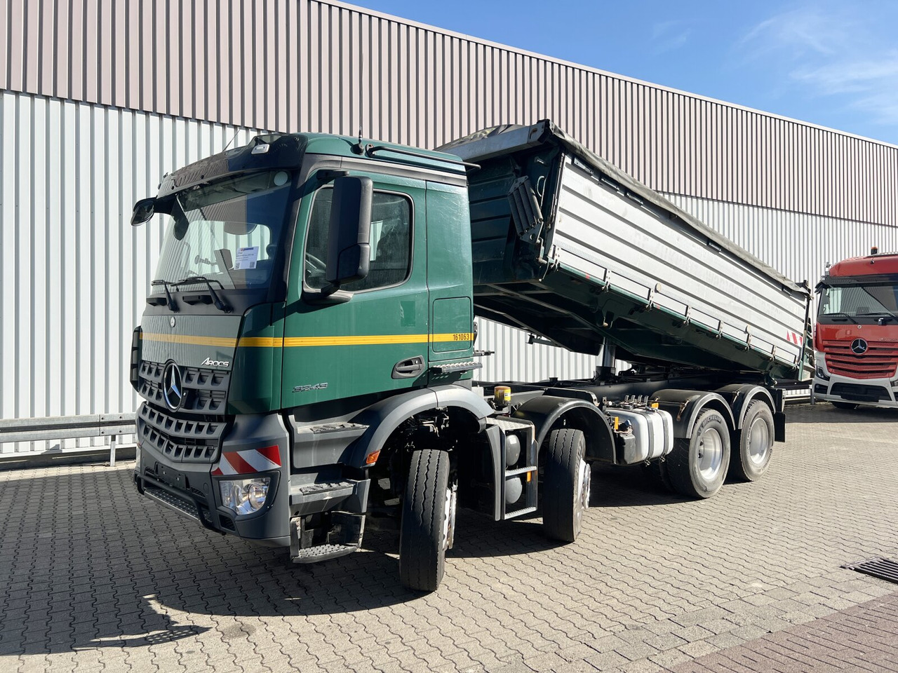 Mercedes-Benz Arocs 3243 K 8x4 Arocs 3243 K 8x4, Ressenig Thermo Alukipper 3-S - Camión volquete: foto 1 Mercedes-Benz Arocs 3243 K 8x4 Arocs 3243 K 8x4, Ressenig Thermo Alukipper 3-S - Camión volquete: foto 1
