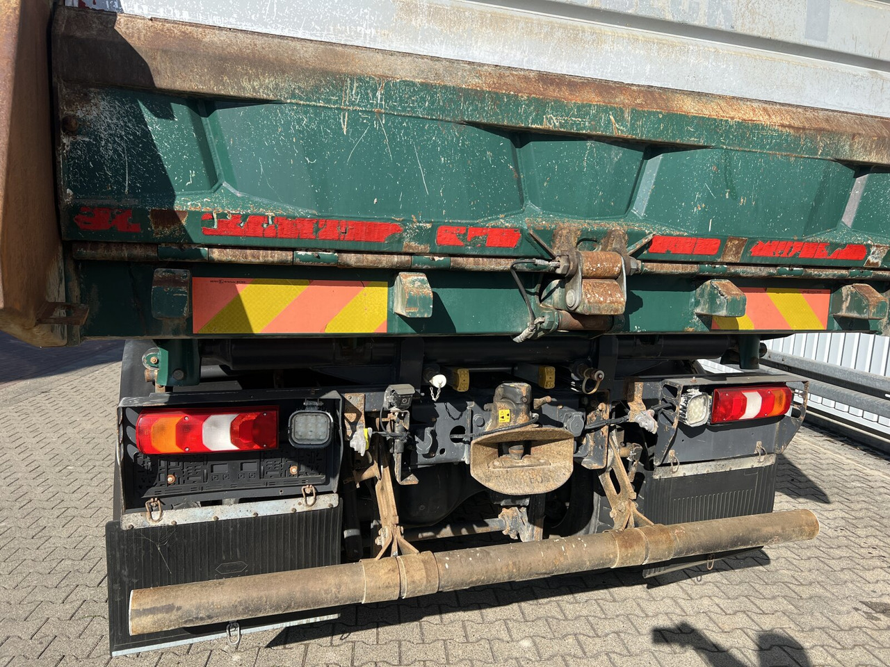 Mercedes-Benz Arocs 3243 K 8x4 Arocs 3243 K 8x4, Ressenig Thermo Alukipper 3-S - Camión volquete: foto 2 Mercedes-Benz Arocs 3243 K 8x4 Arocs 3243 K 8x4, Ressenig Thermo Alukipper 3-S - Camión volquete: foto 2