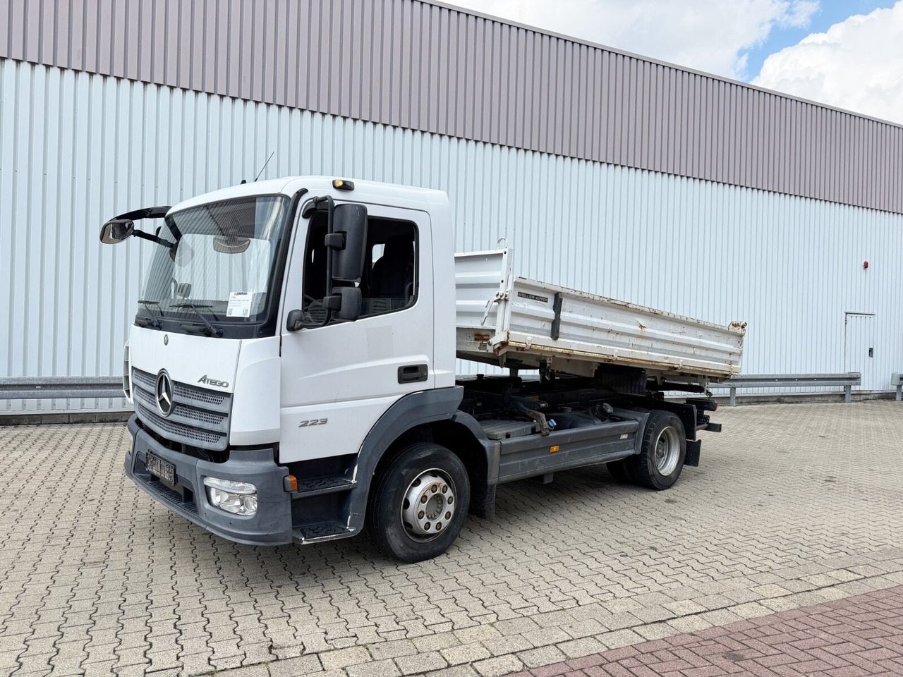 Mercedes-Benz Atego 1223 K 4x2 Atego 1223 K 4x2, 2x AHK - Camión volquete: foto 1 Mercedes-Benz Atego 1223 K 4x2 Atego 1223 K 4x2, 2x AHK - Camión volquete: foto 1