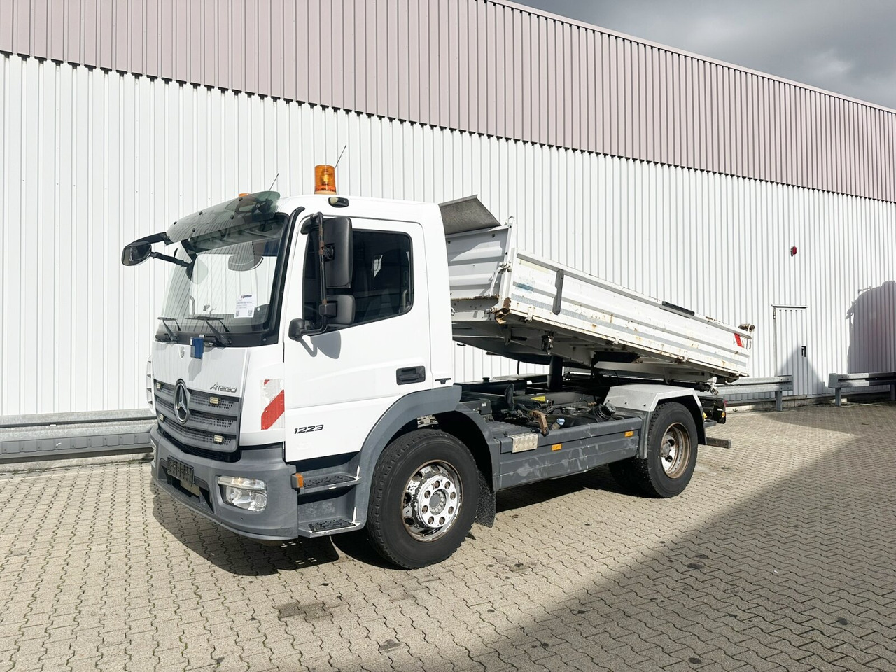 Mercedes-Benz Atego 1223 K 4x2 Atego 1223 K 4x2, AHK-Öl - Camión volquete: foto 1 Mercedes-Benz Atego 1223 K 4x2 Atego 1223 K 4x2, AHK-Öl - Camión volquete: foto 1