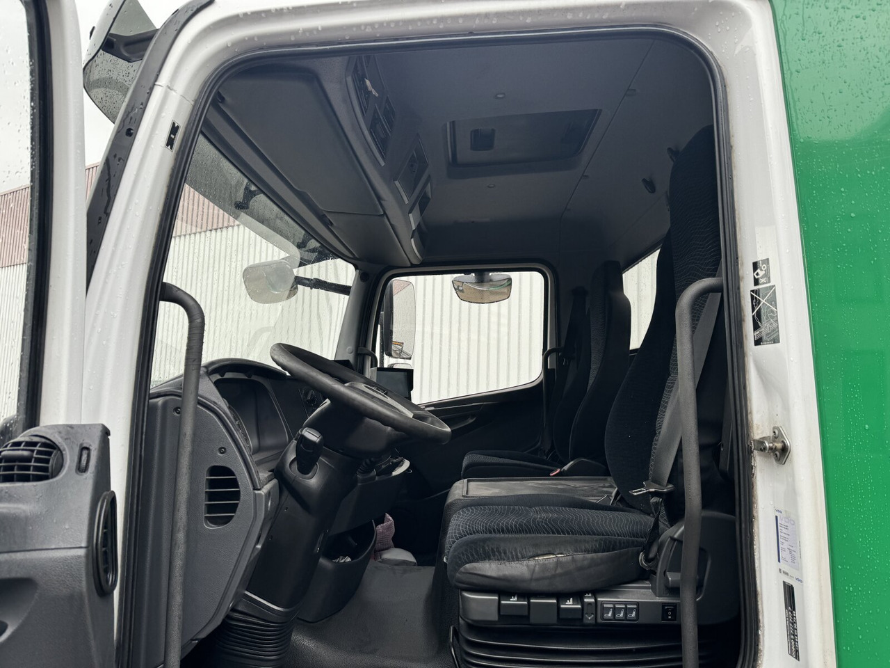 Mercedes-Benz Atego 1223 L 4x2 Atego 1223 L 4x2 mit Heckkran Atlas 88.3-A2L, Funk - Camión grúa, Camión caja abierta: foto 4 Mercedes-Benz Atego 1223 L 4x2 Atego 1223 L 4x2 mit Heckkran Atlas 88.3-A2L, Funk - Camión grúa, Camión caja abierta: foto 4