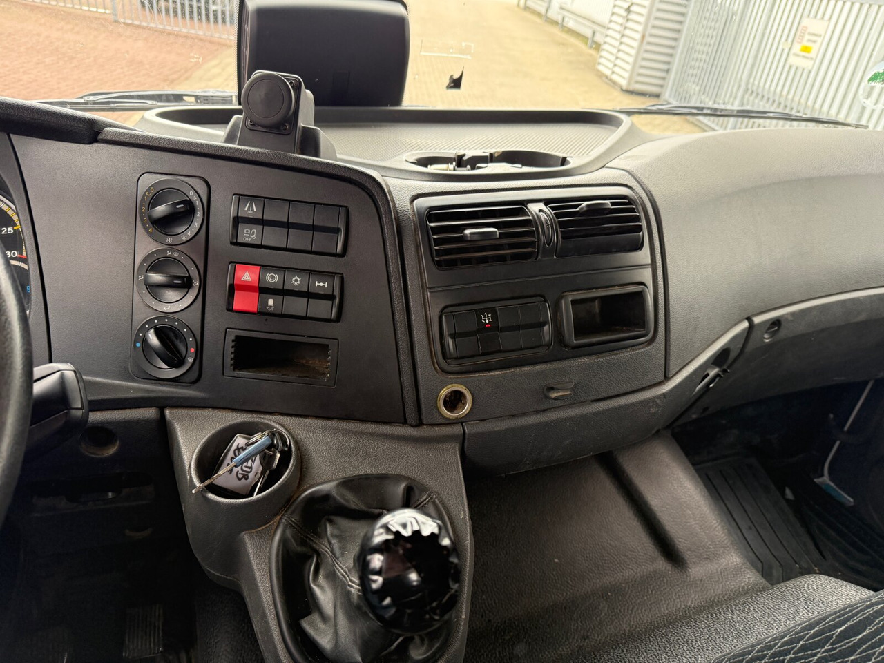 Mercedes-Benz Atego 1224 K 4x2 Atego 1224 K 4x2, Meiller 3-S-Kipper  2x AHK Öl - Camión volquete: foto 4 Mercedes-Benz Atego 1224 K 4x2 Atego 1224 K 4x2, Meiller 3-S-Kipper  2x AHK Öl - Camión volquete: foto 4