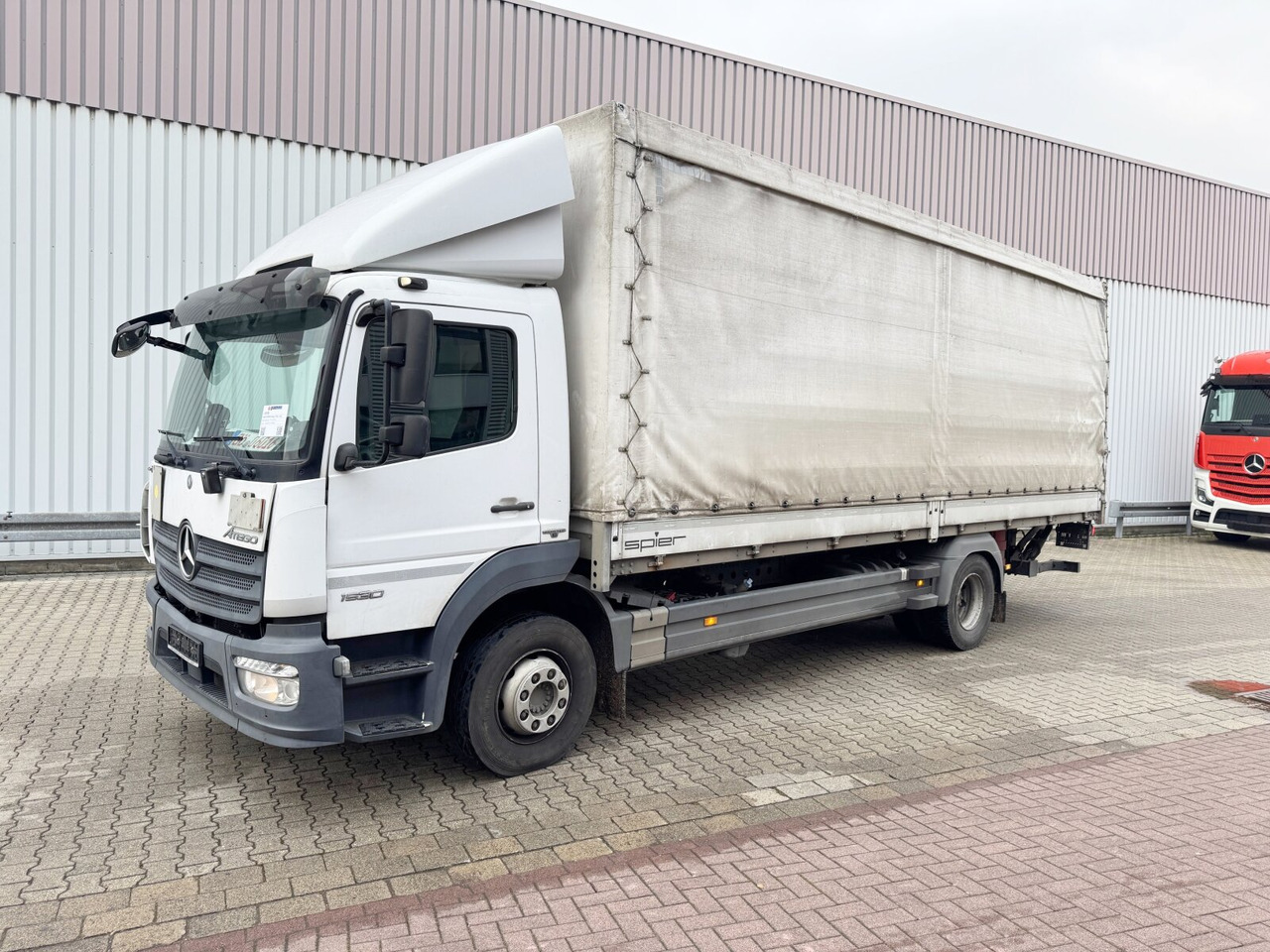 Mercedes-Benz Atego 1530 L 4x2 Atego 1530 L 4x2 mit LBW Dhollandia - Camión caja abierta: foto 1 Mercedes-Benz Atego 1530 L 4x2 Atego 1530 L 4x2 mit LBW Dhollandia - Camión caja abierta: foto 1