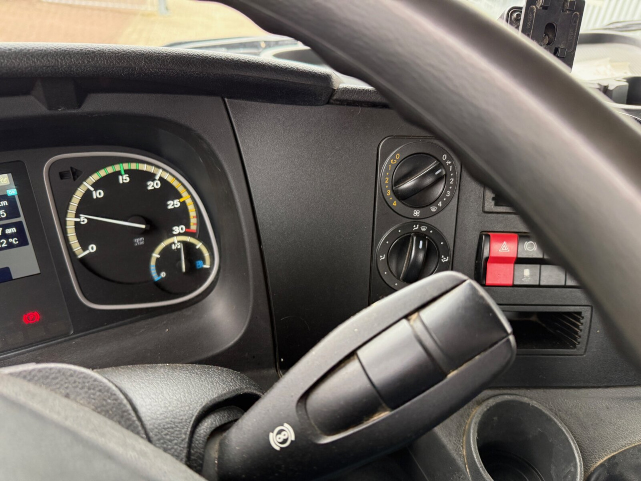 Mercedes-Benz Atego 1630 K 4x2 Atego 1630 K 4x2, Meiller 3-Seiten - Camión volquete: foto 4 Mercedes-Benz Atego 1630 K 4x2 Atego 1630 K 4x2, Meiller 3-Seiten - Camión volquete: foto 4