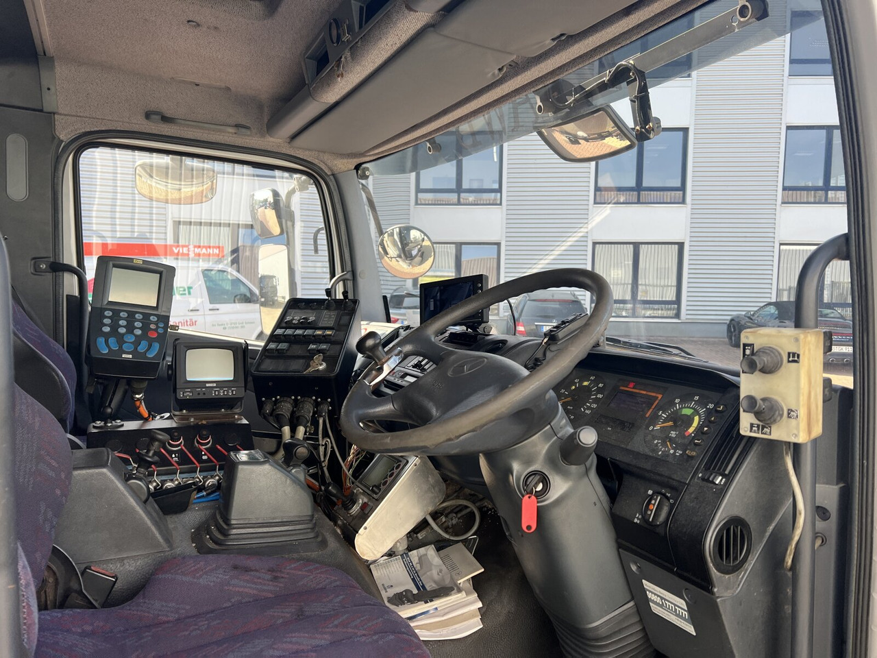 Mercedes-Benz Atego 1828 L 4x2 Atego 1828 L 4x2, Rechtslenker, Winterdienstaustattung - Camión chasis: foto 4 Mercedes-Benz Atego 1828 L 4x2 Atego 1828 L 4x2, Rechtslenker, Winterdienstaustattung - Camión chasis: foto 4