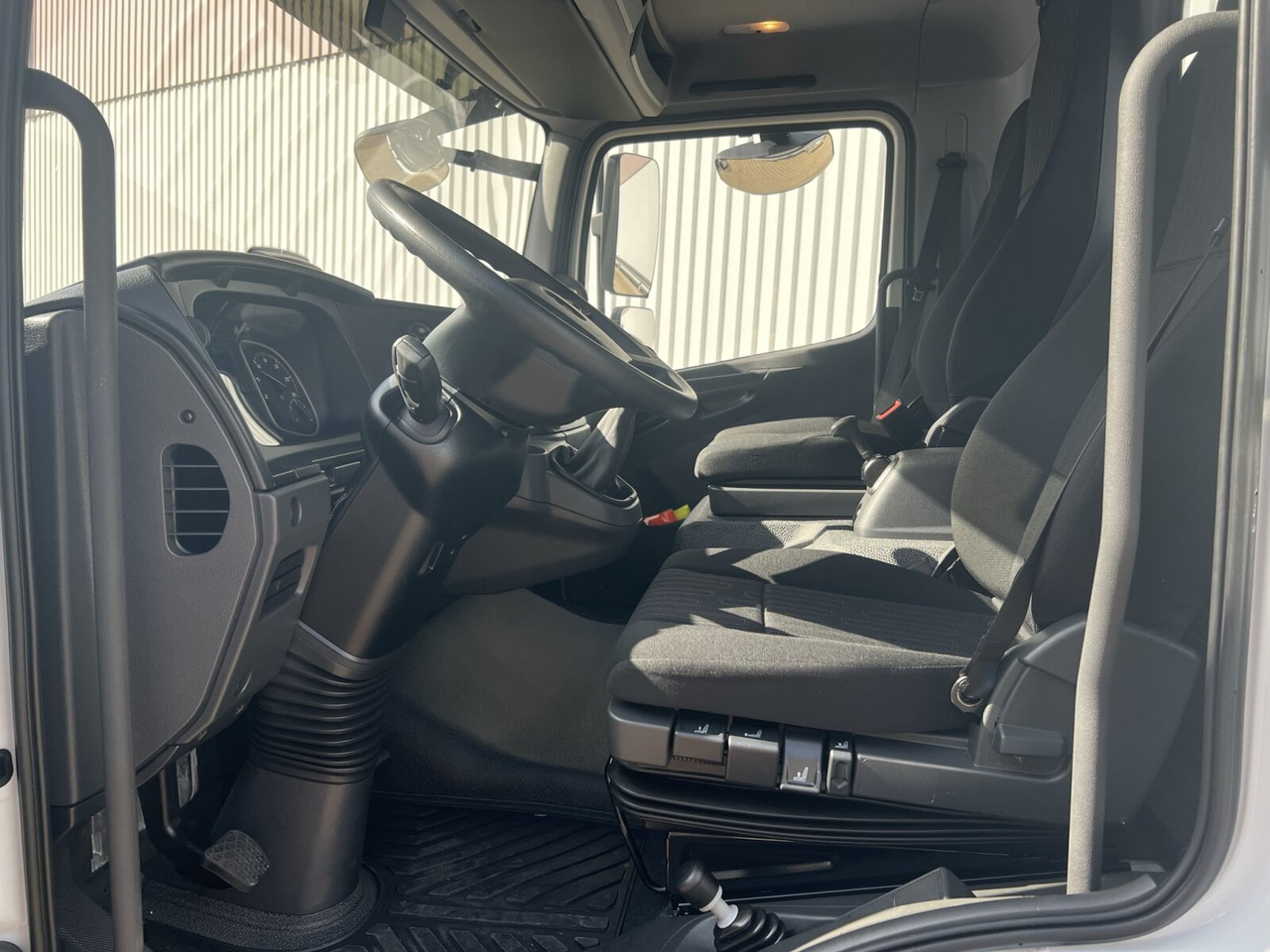 Mercedes-Benz Atego 818 K 4x2 Atego 818 K 4x2, mehrfach Vorhanden! - Camión chasis: foto 5 Mercedes-Benz Atego 818 K 4x2 Atego 818 K 4x2, mehrfach Vorhanden! - Camión chasis: foto 5
