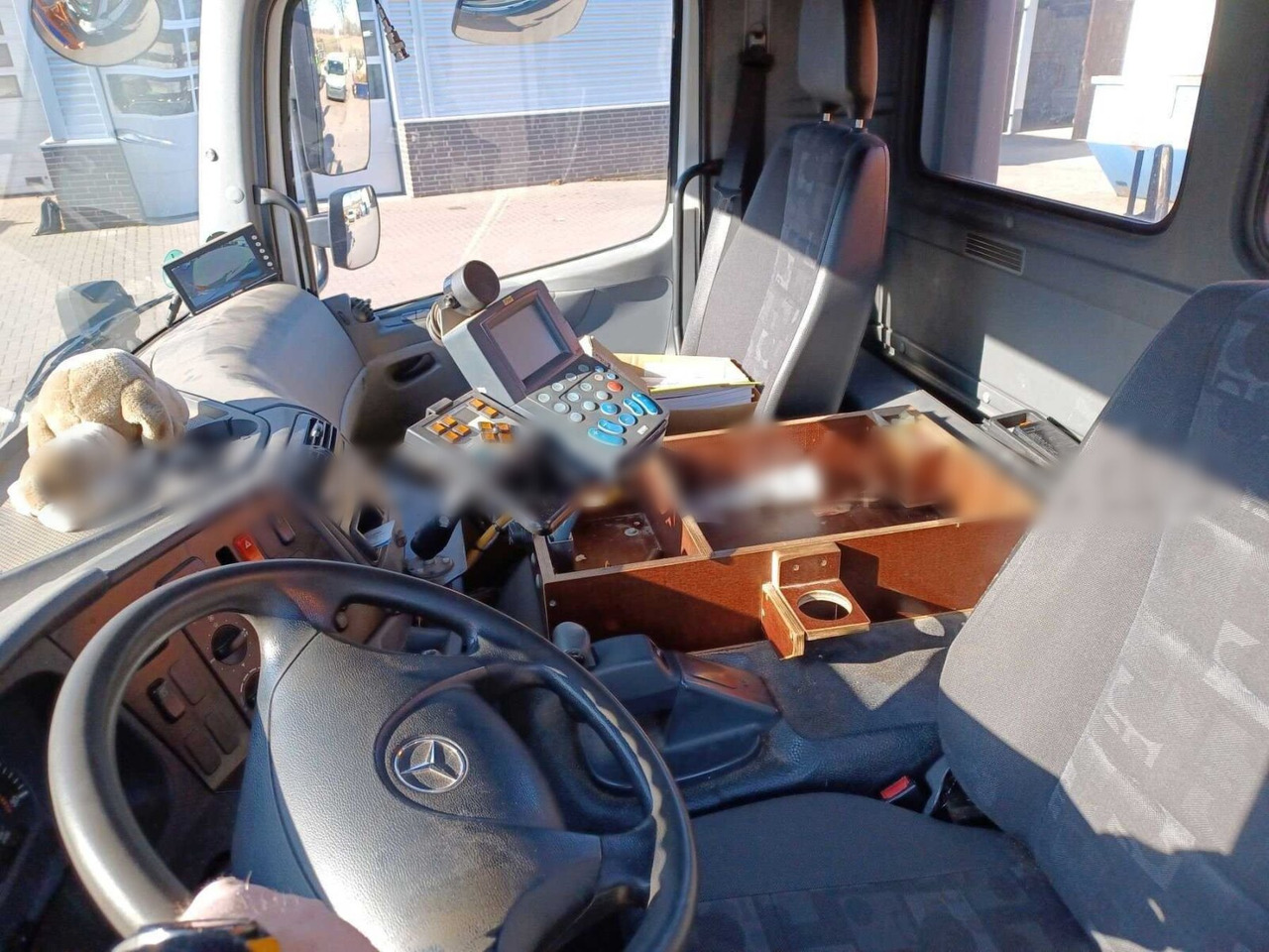 Mercedes-Benz Axor 1824 4x4 Axor 1824 4x4, Tele-Absetzer, Winterdienstausstattung - Camión portacontenedor de cadenas: foto 4 Mercedes-Benz Axor 1824 4x4 Axor 1824 4x4, Tele-Absetzer, Winterdienstausstattung - Camión portacontenedor de cadenas: foto 4