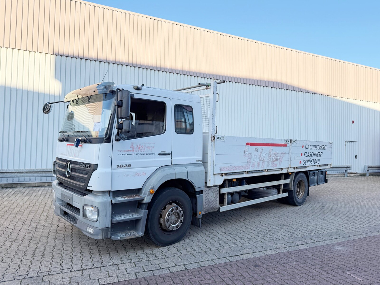 Mercedes-Benz Axor 1829 L 4x2 Axor 1829 L 4x2, 6-Sitzer - Camión caja abierta: foto 1 Mercedes-Benz Axor 1829 L 4x2 Axor 1829 L 4x2, 6-Sitzer - Camión caja abierta: foto 1