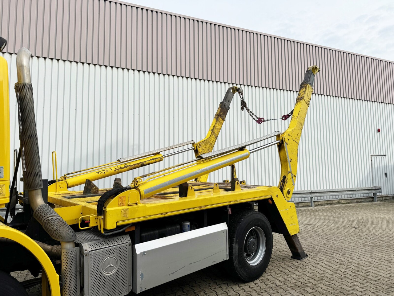 Mercedes-Benz Axor 1833 K 4x2 Axor 1833 K 4x2, Gergen TAK 20 Tele-Absetzer - Camión portacontenedor de cadenas: foto 2 Mercedes-Benz Axor 1833 K 4x2 Axor 1833 K 4x2, Gergen TAK 20 Tele-Absetzer - Camión portacontenedor de cadenas: foto 2