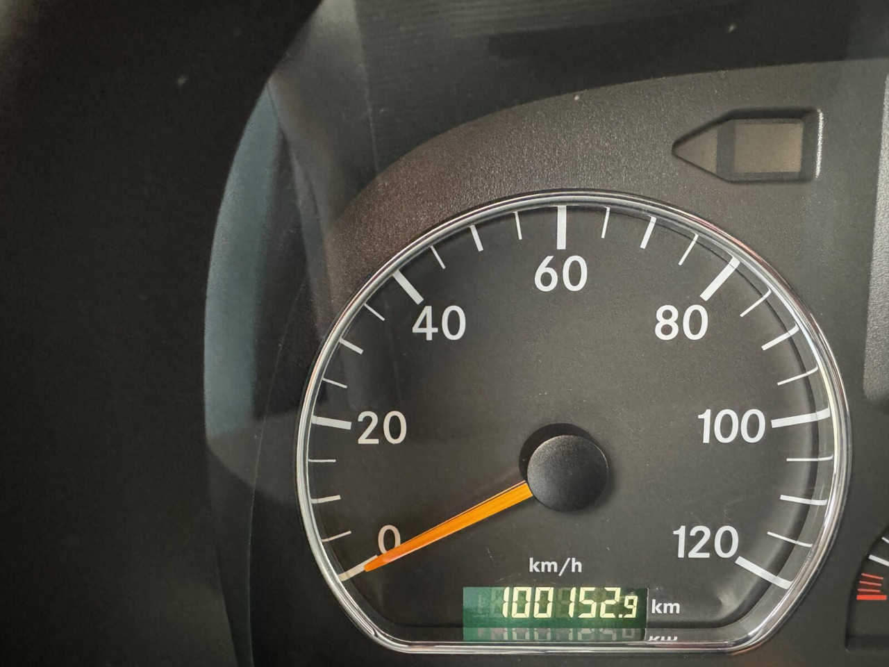 Mercedes-Benz Axor 1833 L 4x2 Axor 1833 L 4x2, Getränkekoffer - Camión caja cerrada: foto 4 Mercedes-Benz Axor 1833 L 4x2 Axor 1833 L 4x2, Getränkekoffer - Camión caja cerrada: foto 4