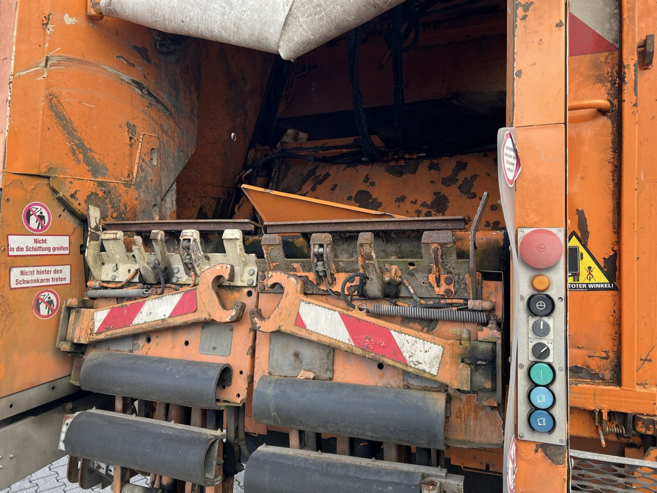 Mercedes-Benz Econic 2633 L 6x2/4 NLA Econic 2633 L 6x2/4 NLA, Lenkachse, Zöller Medium XL, Zöller-Schüttung - Camión de basura: foto 2 Mercedes-Benz Econic 2633 L 6x2/4 NLA Econic 2633 L 6x2/4 NLA, Lenkachse, Zöller Medium XL, Zöller-Schüttung - Camión de basura: foto 2