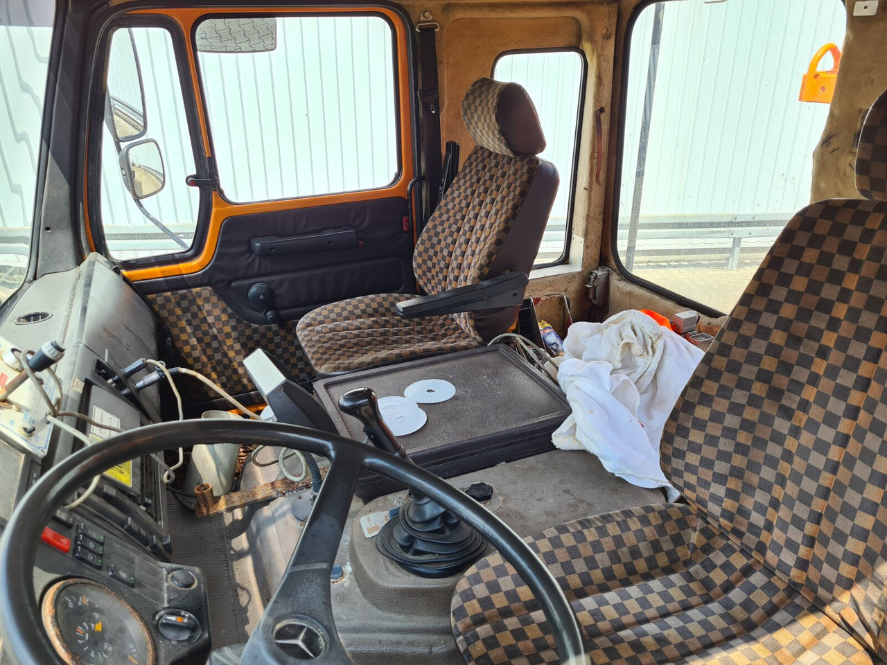 Mercedes-Benz NG 1928 A 4x4 NG 1928 A 4x4, V8-Motor, Standklima, Winterdienstaustattung - Camión chasis: foto 4 Mercedes-Benz NG 1928 A 4x4 NG 1928 A 4x4, V8-Motor, Standklima, Winterdienstaustattung - Camión chasis: foto 4