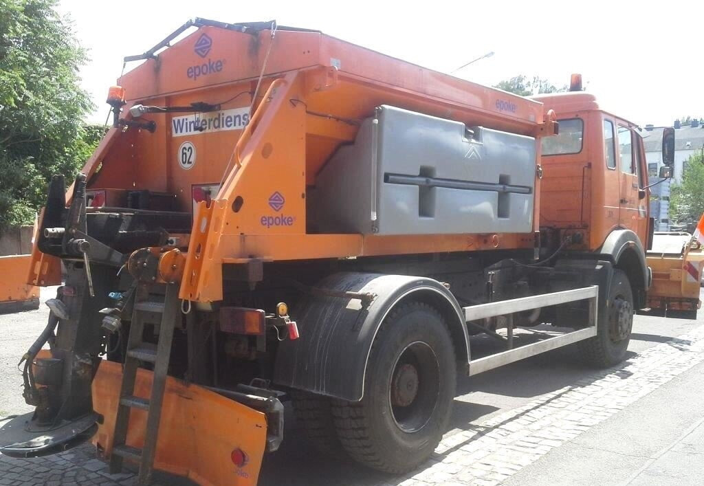 Mercedes-Benz NG 1928 A 4x4 NG 1928 A 4x4, V8-Motor, Winterdienstaustattung - Camión chasis: foto 3 Mercedes-Benz NG 1928 A 4x4 NG 1928 A 4x4, V8-Motor, Winterdienstaustattung - Camión chasis: foto 3