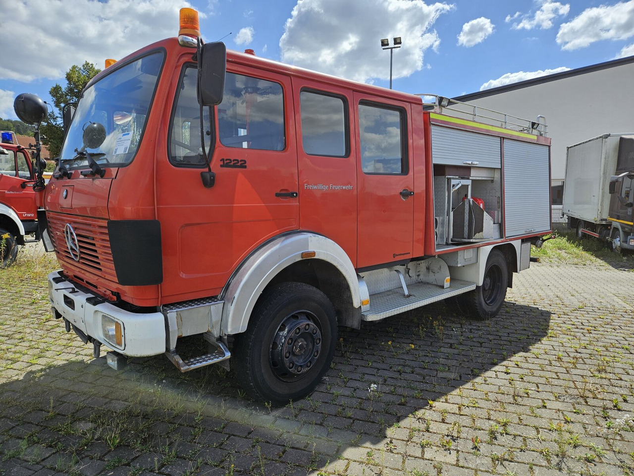 Mercedes-Benz SK 1222 AF 4x4 Doka SK 1222 AF 4x4 Doka, TLF16/25 - Ambulancia: foto 1 Mercedes-Benz SK 1222 AF 4x4 Doka SK 1222 AF 4x4 Doka, TLF16/25 - Ambulancia: foto 1