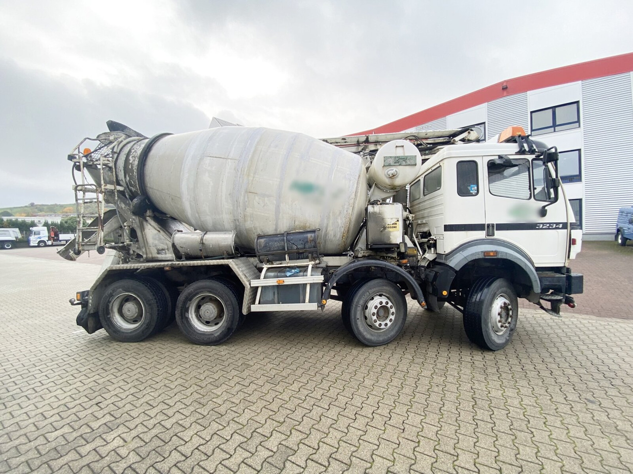 Leasing de Mercedes-Benz SK II 3234 B 8x4/4 SK II 3234 B 8x4/4, LT Betonmischer, Förderband, Funk, 9cbm Mercedes-Benz SK II 3234 B 8x4/4 SK II 3234 B 8x4/4, LT Betonmischer, Förderband, Funk, 9cbm: foto 10
