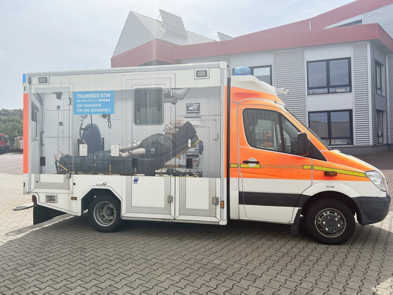 Ambulancia Mercedes-Benz Sprinter 516 CDI 4x2 Sprinter 516 CDI 4x2, Rettungswagen, Bi-Xenon: foto 10