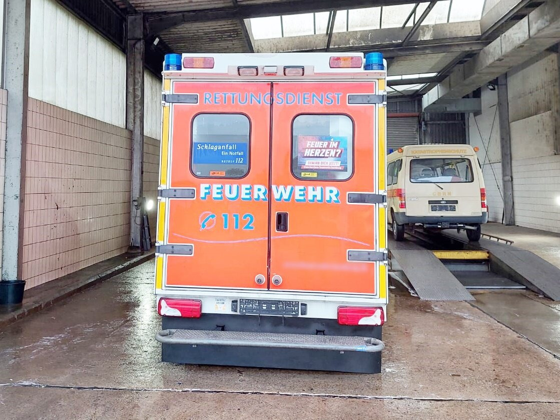 Mercedes-Benz Sprinter 516 CDI 4x2 Sprinter 516 CDI 4x2, Rettungswagen, Retarder - Camión de bomberos: foto 4 Mercedes-Benz Sprinter 516 CDI 4x2 Sprinter 516 CDI 4x2, Rettungswagen, Retarder - Camión de bomberos: foto 4