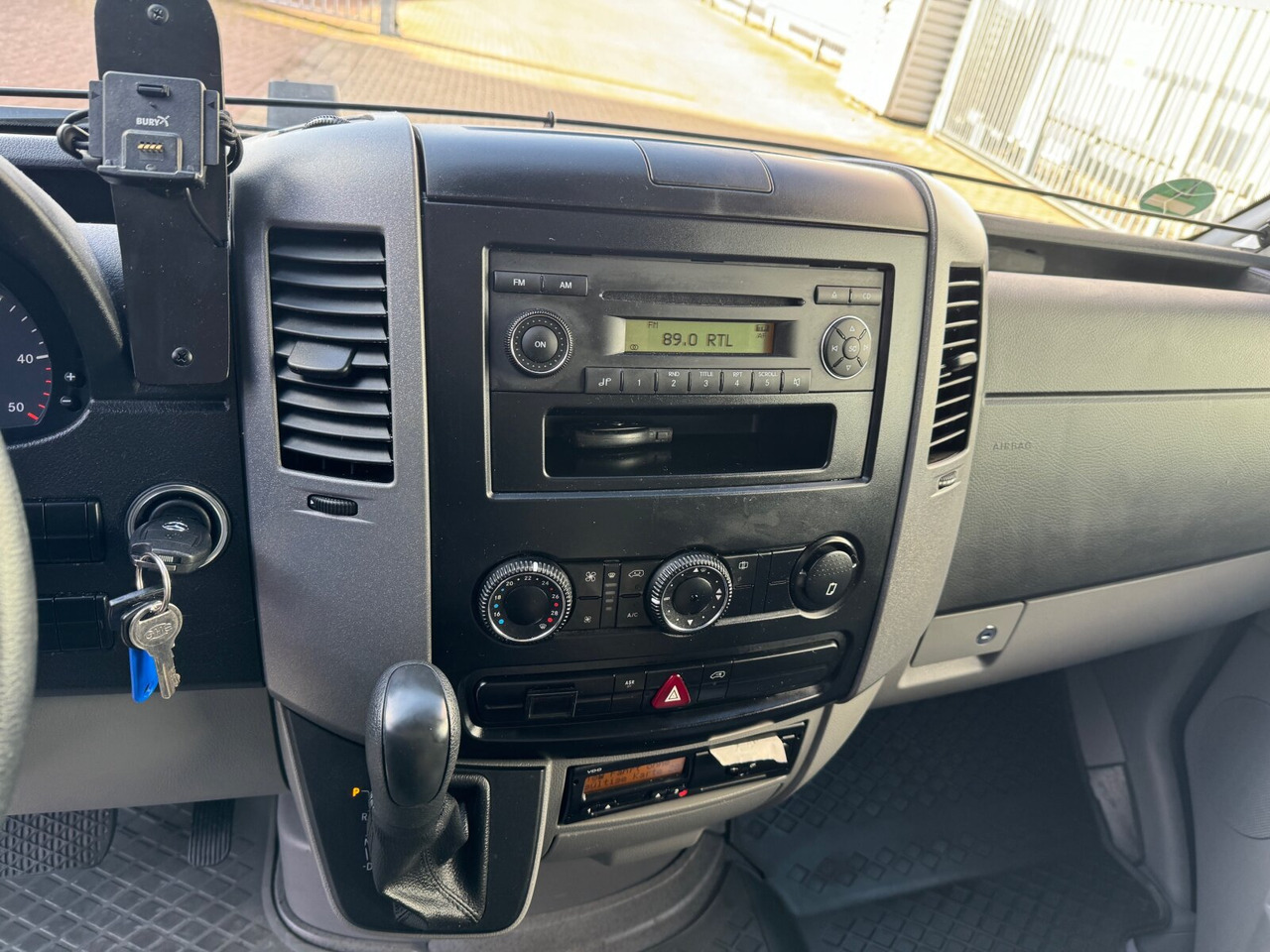 Camión caja cerrada Mercedes-Benz Sprinter 516 CDI 4x2 Sprinter 516 CDI 4x2, Übertragungsfahrzeug: foto 7 Camión caja cerrada Mercedes-Benz Sprinter 516 CDI 4x2 Sprinter 516 CDI 4x2, Übertragungsfahrzeug: foto 7