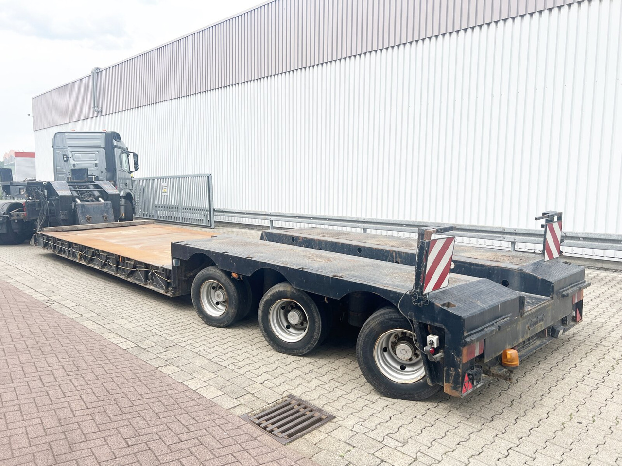 Nooteboom Euro-54-03 Euro-54-03, Schwanenhals abfahrbar, Hydr. Zwangsgelenkt - Semirremolque góndola rebajadas: foto 4 Nooteboom Euro-54-03 Euro-54-03, Schwanenhals abfahrbar, Hydr. Zwangsgelenkt - Semirremolque góndola rebajadas: foto 4