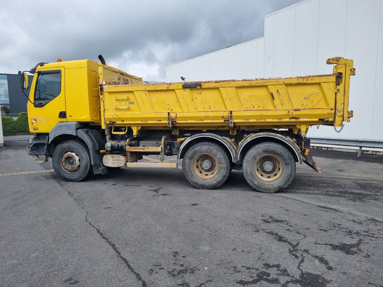 Renault Kerax 380.26 6x4 Kerax 380.26 6x4, Bordmatik links - Camión volquete: foto 4 Renault Kerax 380.26 6x4 Kerax 380.26 6x4, Bordmatik links - Camión volquete: foto 4