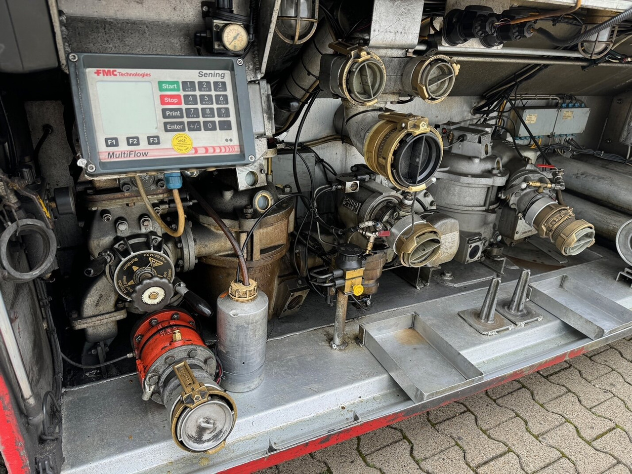 Schrader Z-STA 24-42.7/4 Tankauflieger Z-STA 24-42.7/4, 4 Kammern, ca. 42700l, 2x Liftachse, Oben-/Untenbefüllung - Semirremolque cisterna: foto 5 Schrader Z-STA 24-42.7/4 Tankauflieger Z-STA 24-42.7/4, 4 Kammern, ca. 42700l, 2x Liftachse, Oben-/Untenbefüllung - Semirremolque cisterna: foto 5