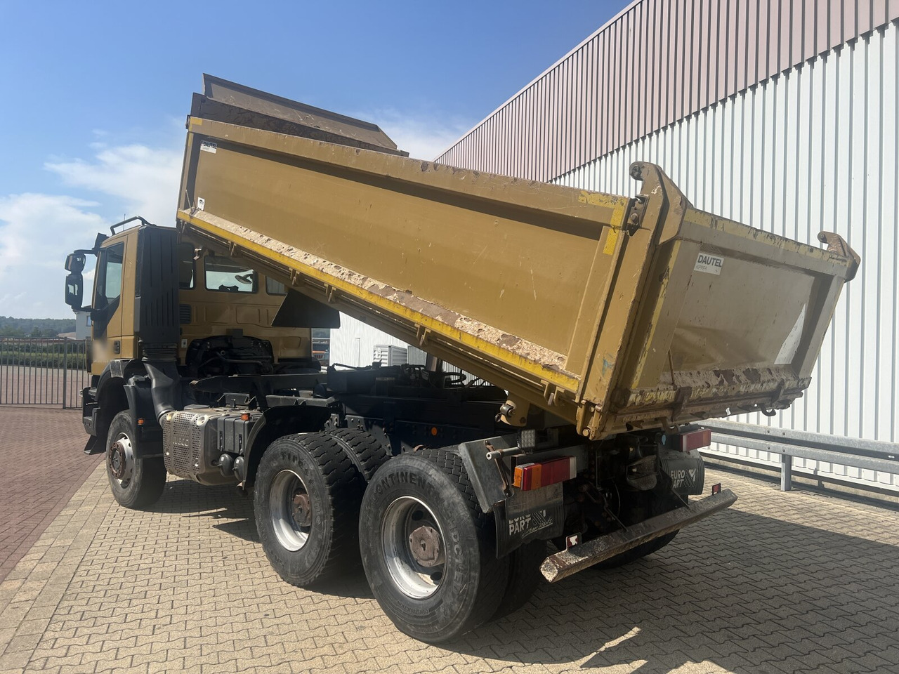 Trakker AD260T45W 6x6 Trakker AD260T45W 6x6 - Camión volquete: foto 4 Trakker AD260T45W 6x6 Trakker AD260T45W 6x6 - Camión volquete: foto 4