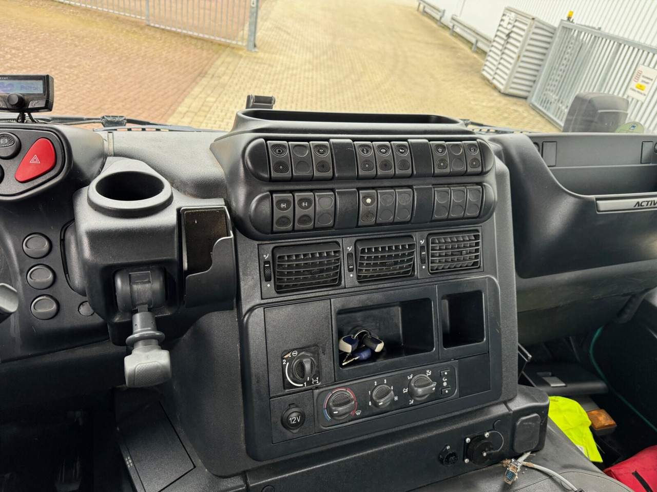 Camión volquete Trakker AD260T45W 6x6 Trakker AD260T45W 6x6, Bordmatik: foto 6