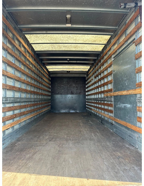MAN TGL 12.210 MANUAL + 2000 KG LIFT + 2.60 M HIGH BIG BOX + AIRCO + SPRING / SPRING + 3 SEATS - Camión caja cerrada: foto 4 MAN TGL 12.210 MANUAL + 2000 KG LIFT + 2.60 M HIGH BIG BOX + AIRCO + SPRING / SPRING + 3 SEATS - Camión caja cerrada: foto 4