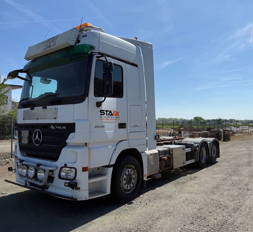 MERCEDES-BENZ Actros 2548L - Camión chasis: foto 2 MERCEDES-BENZ Actros 2548L - Camión chasis: foto 2