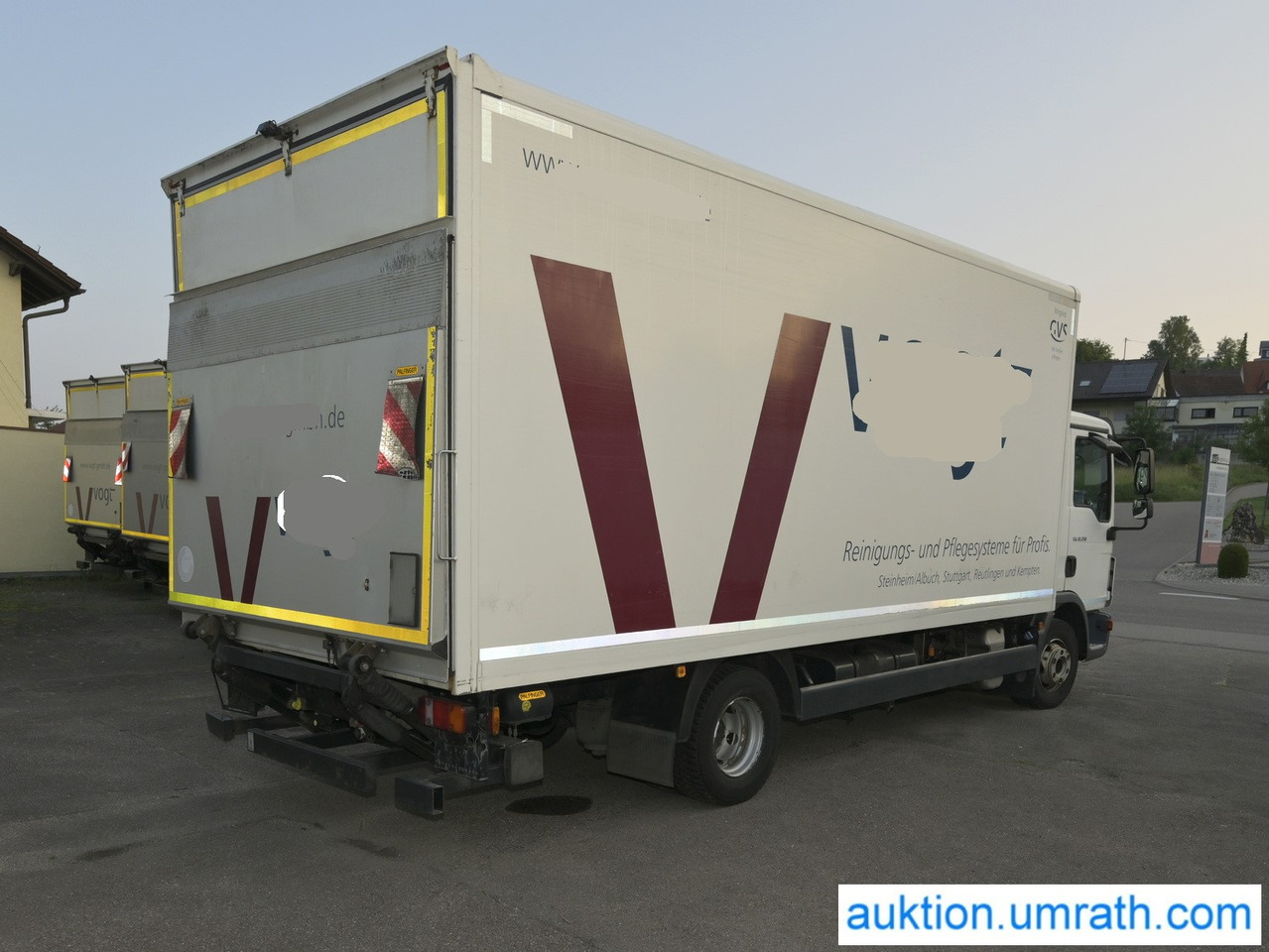 MAN TGL 12.250 4x2 L/BL Koffer Ladebordwand Klimaautomatik NAVI Luftfederung Automatikgetriebe EURO 6 - Camión caja cerrada: foto 5 MAN TGL 12.250 4x2 L/BL Koffer Ladebordwand Klimaautomatik NAVI Luftfederung Automatikgetriebe EURO 6 - Camión caja cerrada: foto 5