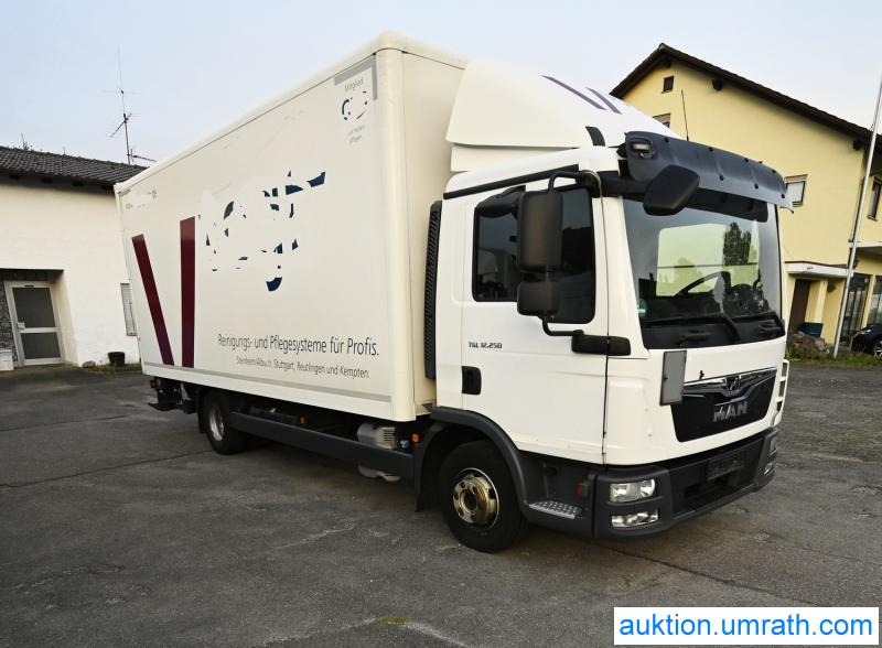 MAN (V181) MAN TGL 12.250 4x2 L/BL Koffer Ladebordwand Klimaautomatik NAVI Luftfederung Automatikgetriebe EURO 6 - Camión caja cerrada: foto 4 MAN (V181) MAN TGL 12.250 4x2 L/BL Koffer Ladebordwand Klimaautomatik NAVI Luftfederung Automatikgetriebe EURO 6 - Camión caja cerrada: foto 4