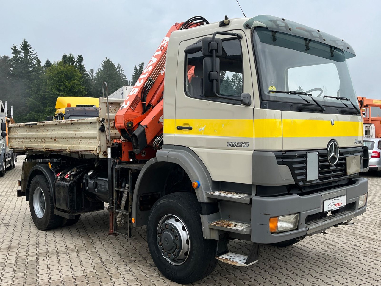 Mercedes-Benz Atego 1823 4x4 Kipper mit Kran Atlas 125.2 Funk - Camión volquete, Camión grúa: foto 2 Mercedes-Benz Atego 1823 4x4 Kipper mit Kran Atlas 125.2 Funk - Camión volquete, Camión grúa: foto 2