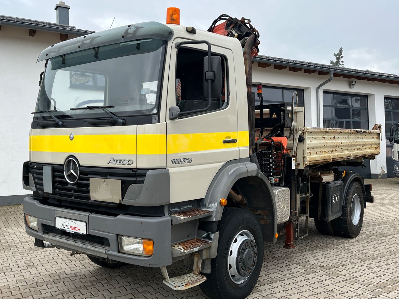 Mercedes-Benz Atego 1823 4x4 Kipper mit Kran Atlas 125.2 Funk - Camión volquete, Camión grúa: foto 4 Mercedes-Benz Atego 1823 4x4 Kipper mit Kran Atlas 125.2 Funk - Camión volquete, Camión grúa: foto 4