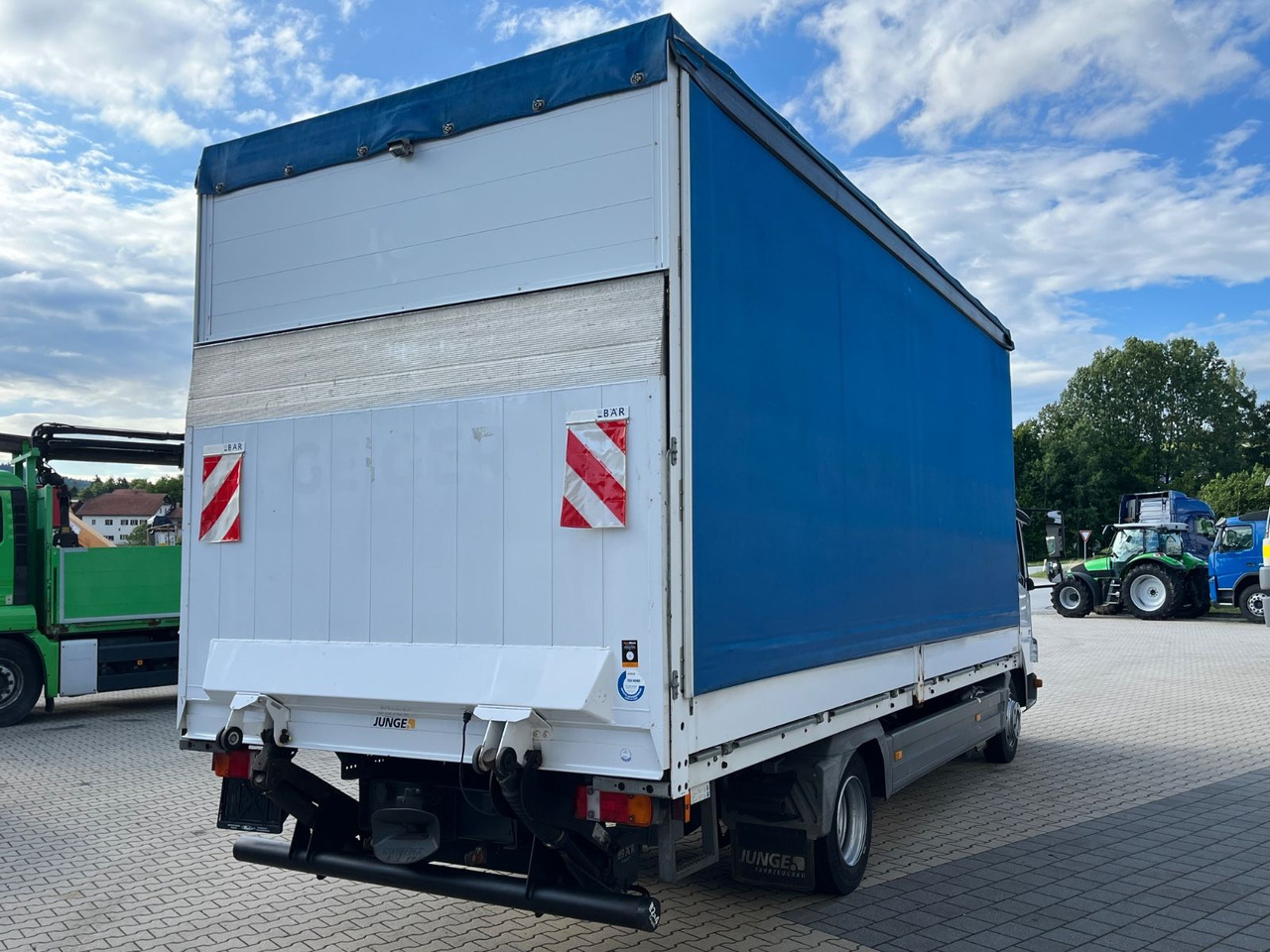 Mercedes-Benz Atego 818 Klima Sperre 74100KM 2,70 Ladehöhe - Furgoneta con lona: foto 4 Mercedes-Benz Atego 818 Klima Sperre 74100KM 2,70 Ladehöhe - Furgoneta con lona: foto 4