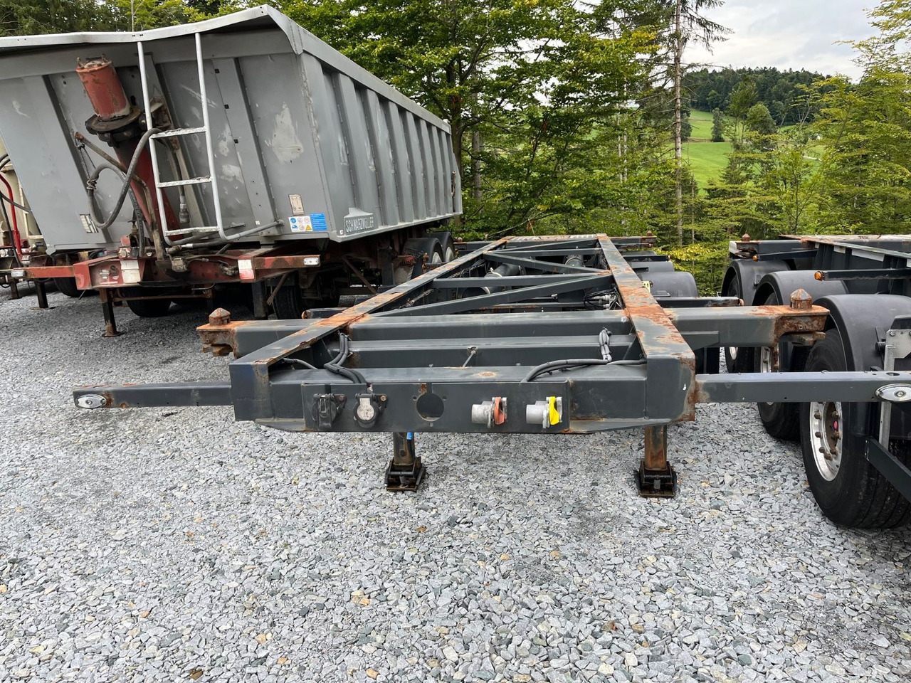 Schwarzmüller S1 R-Serie Tank Chassis ADR SAF Alufelgen - Semirremolque portacontenedore/ Intercambiable: foto 2 Schwarzmüller S1 R-Serie Tank Chassis ADR SAF Alufelgen - Semirremolque portacontenedore/ Intercambiable: foto 2