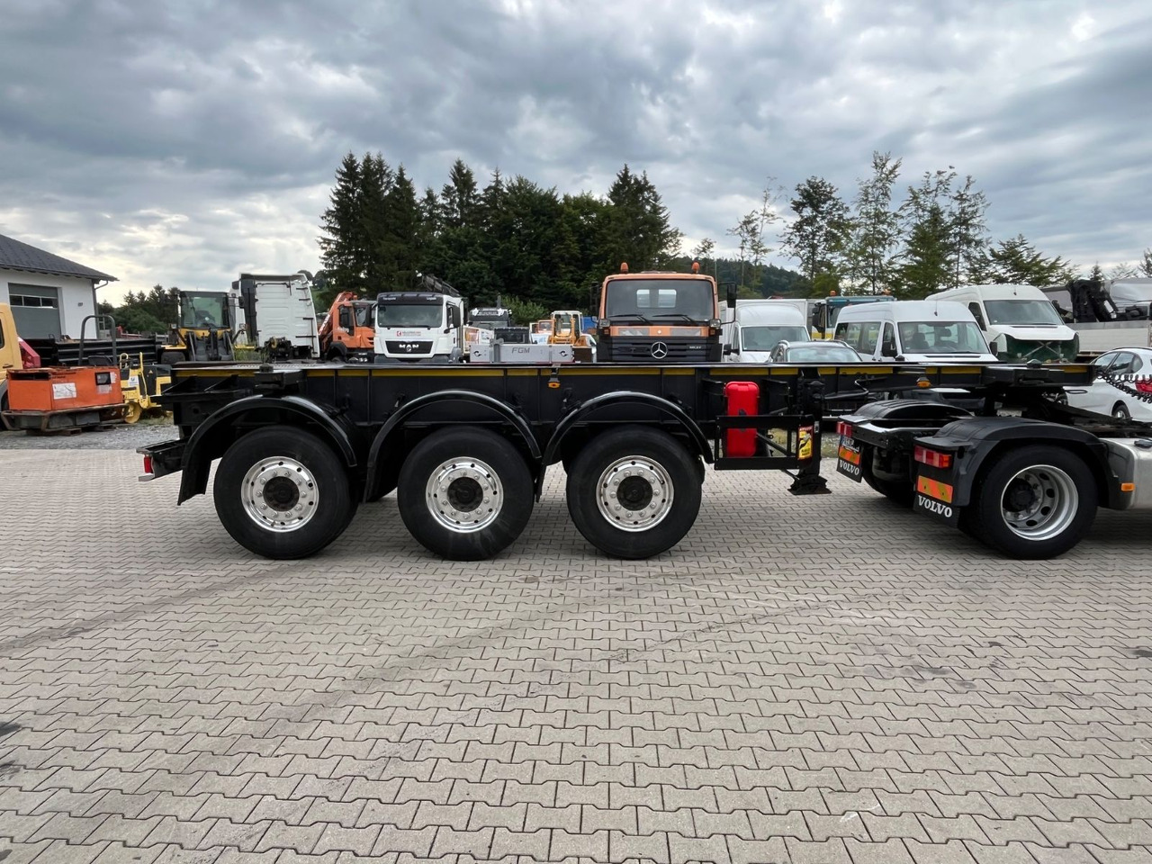 Schwarzmüller S1 R-Serie Tank Chassis ADR SAF Alufelgen - Semirremolque portacontenedore/ Intercambiable: foto 1 Schwarzmüller S1 R-Serie Tank Chassis ADR SAF Alufelgen - Semirremolque portacontenedore/ Intercambiable: foto 1