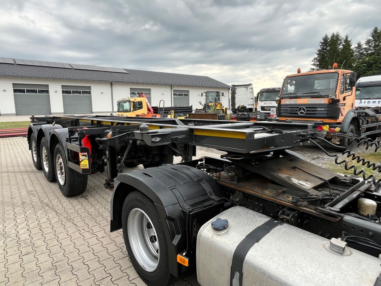 Schwarzmüller S1 R-Serie Tank Chassis ADR SAF Alufelgen - Semirremolque portacontenedore/ Intercambiable: foto 3 Schwarzmüller S1 R-Serie Tank Chassis ADR SAF Alufelgen - Semirremolque portacontenedore/ Intercambiable: foto 3