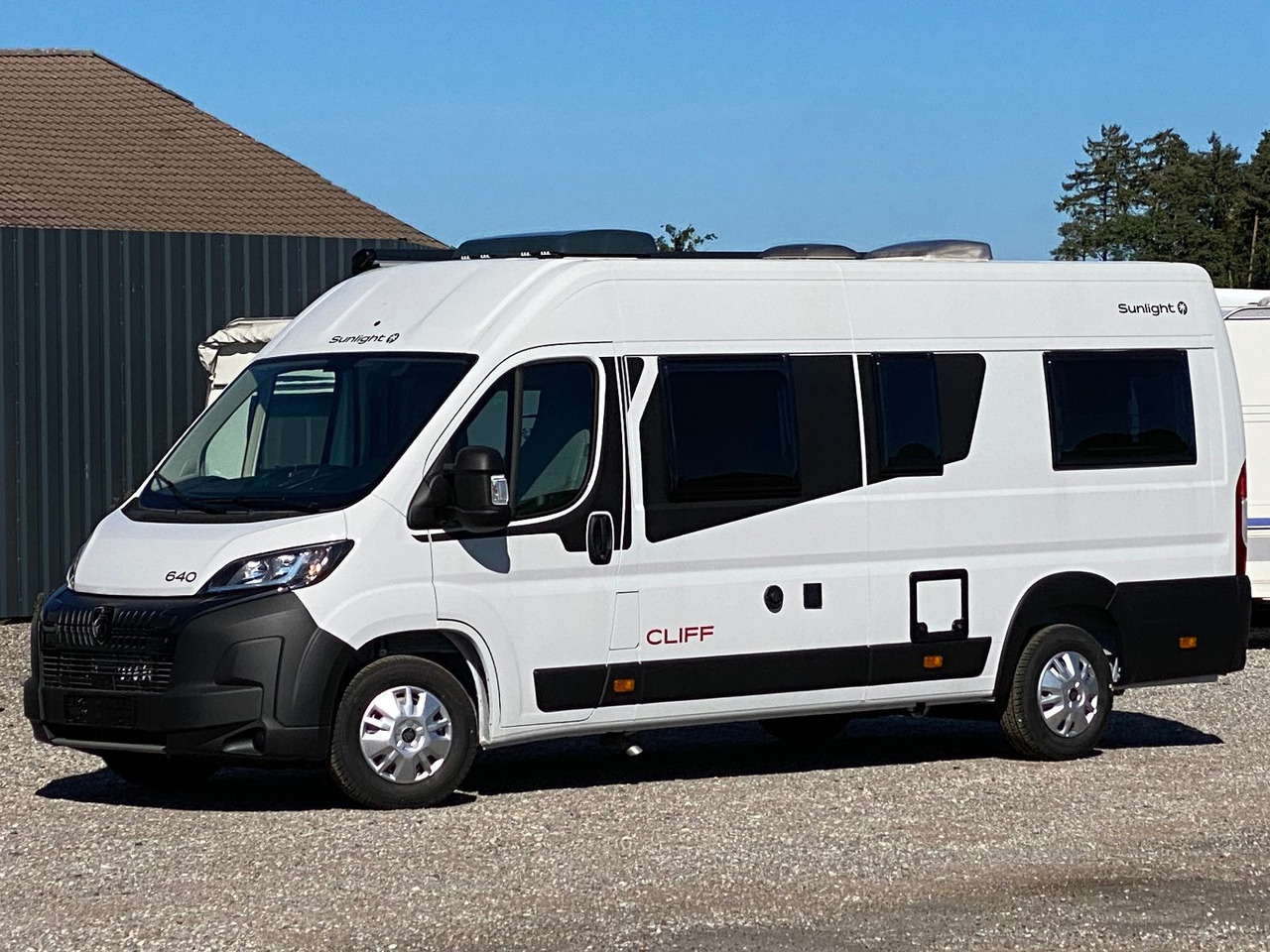 Sunlight Cliff 640 mit Längsbetten,Modell 25 - Cámper: foto 4 Sunlight Cliff 640 mit Längsbetten,Modell 25 - Cámper: foto 4