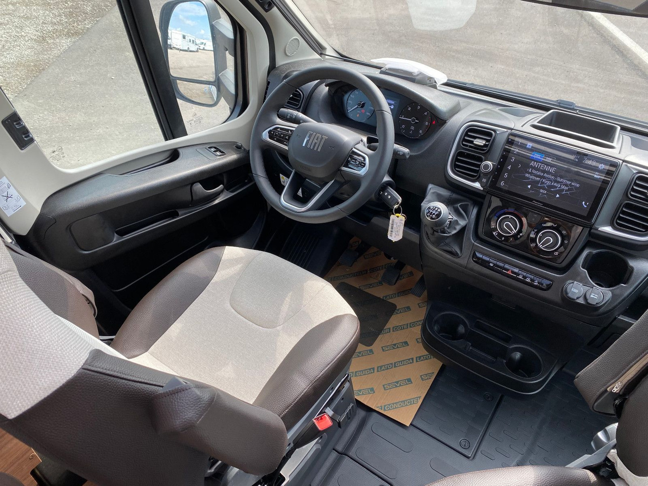 Autocaravana perfilada Weinsberg CaraCompact 600 MEG EDITION [PEPPER]25 Modell S7: foto 9