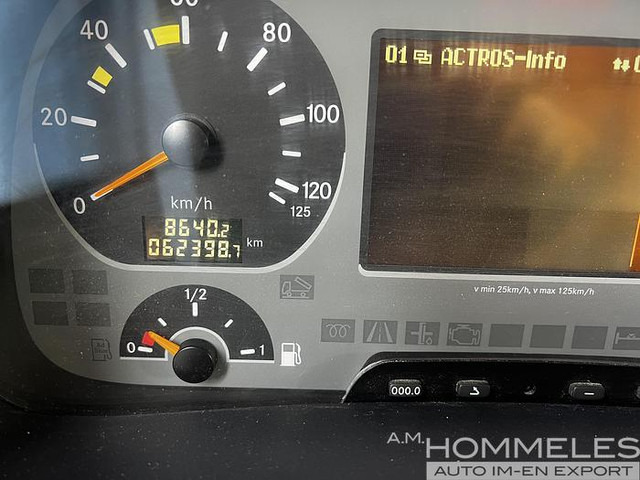 Bucher Municipal STKF 9500 4X4 - Barredora vial: foto 2 Bucher Municipal STKF 9500 4X4 - Barredora vial: foto 2