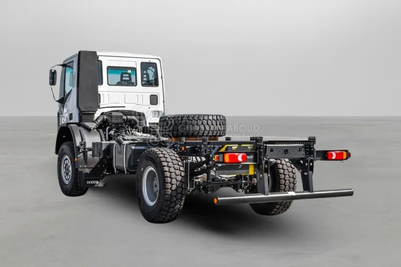 Iveco Euro Cargo ML150 4x4 Chassis - Camión chasis: foto 3 Iveco Euro Cargo ML150 4x4 Chassis - Camión chasis: foto 3