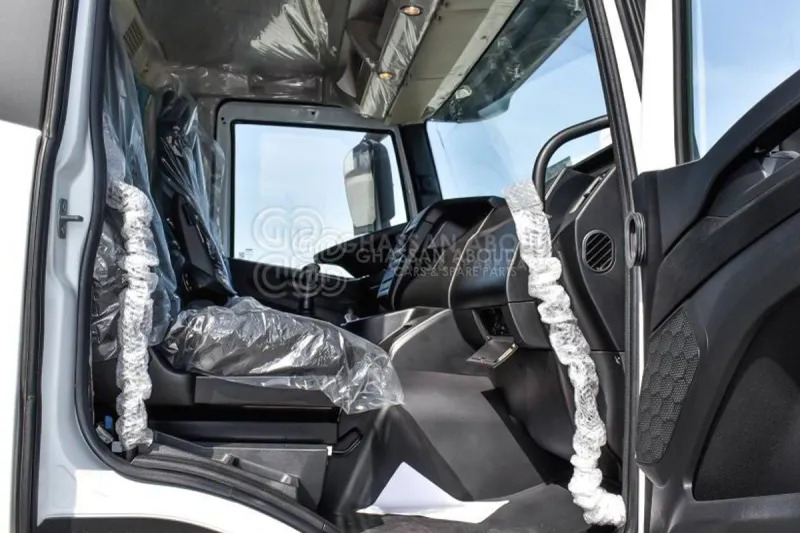 Camión chasis Iveco T-WAY AD380T47H 6x4 R24 Tyres Chassis - Barcelona Stock: foto 7 Camión chasis Iveco T-WAY AD380T47H 6x4 R24 Tyres Chassis - Barcelona Stock: foto 7