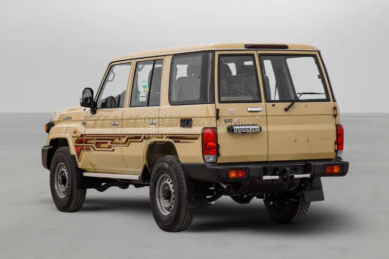 Toyota Land Cruiser HardTop LC76 4X4 - Coche: foto 4 Toyota Land Cruiser HardTop LC76 4X4 - Coche: foto 4