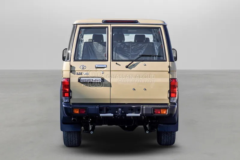 Toyota Land Cruiser HardTop LC76 4X4 - Coche: foto 3 Toyota Land Cruiser HardTop LC76 4X4 - Coche: foto 3