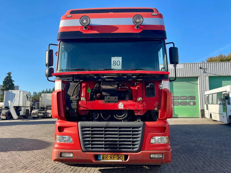DAF XF 95.430 BERDEX 3 decks. Water, fans, Scales! Excellent condition. - Camión transporte de ganado: foto 4 DAF XF 95.430 BERDEX 3 decks. Water, fans, Scales! Excellent condition. - Camión transporte de ganado: foto 4