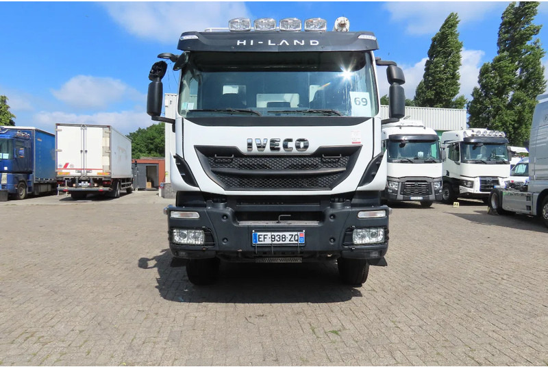 Iveco Eurotrakker 410 8x4. Light damages, 100% all working. 100% drivable - Camión cisterna: foto 2 Iveco Eurotrakker 410 8x4. Light damages, 100% all working. 100% drivable - Camión cisterna: foto 2