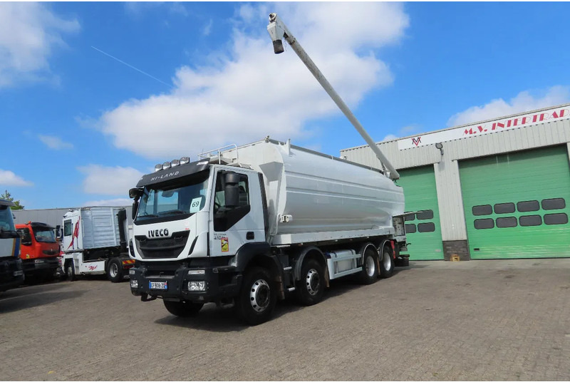 Camión cisterna Iveco Eurotrakker 410 8x4. Light damages, 100% all working. 100% drivable: foto 8