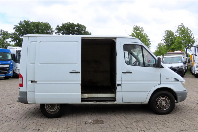 Mercedes-Benz Sprinter 208 3 seats. Very good bus! 100% engine and gearbox! France use - Furgón: foto 3 Mercedes-Benz Sprinter 208 3 seats. Very good bus! 100% engine and gearbox! France use - Furgón: foto 3