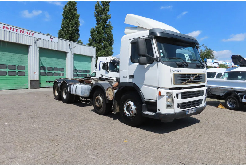 Volvo FM 380 8x4 FULL SPRING. 100% condition! - Camión chasis: foto 3 Volvo FM 380 8x4 FULL SPRING. 100% condition! - Camión chasis: foto 3