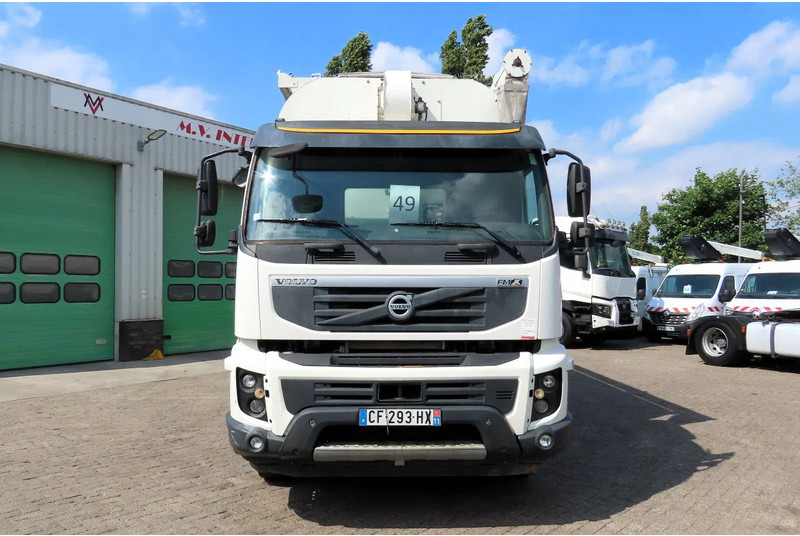 Volvo FMX 450 8x4 AUGER, radio control, 7 COMP. Full Volvo Service! . EXCELLENT condition - Camión cisterna: foto 4 Volvo FMX 450 8x4 AUGER, radio control, 7 COMP. Full Volvo Service! . EXCELLENT condition - Camión cisterna: foto 4